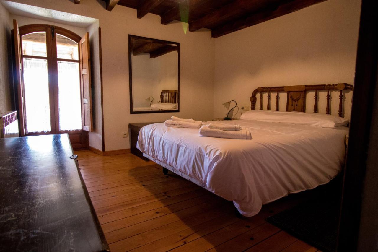 La Casa Del Abuelo Guest House Hoyos del Espino Exterior photo