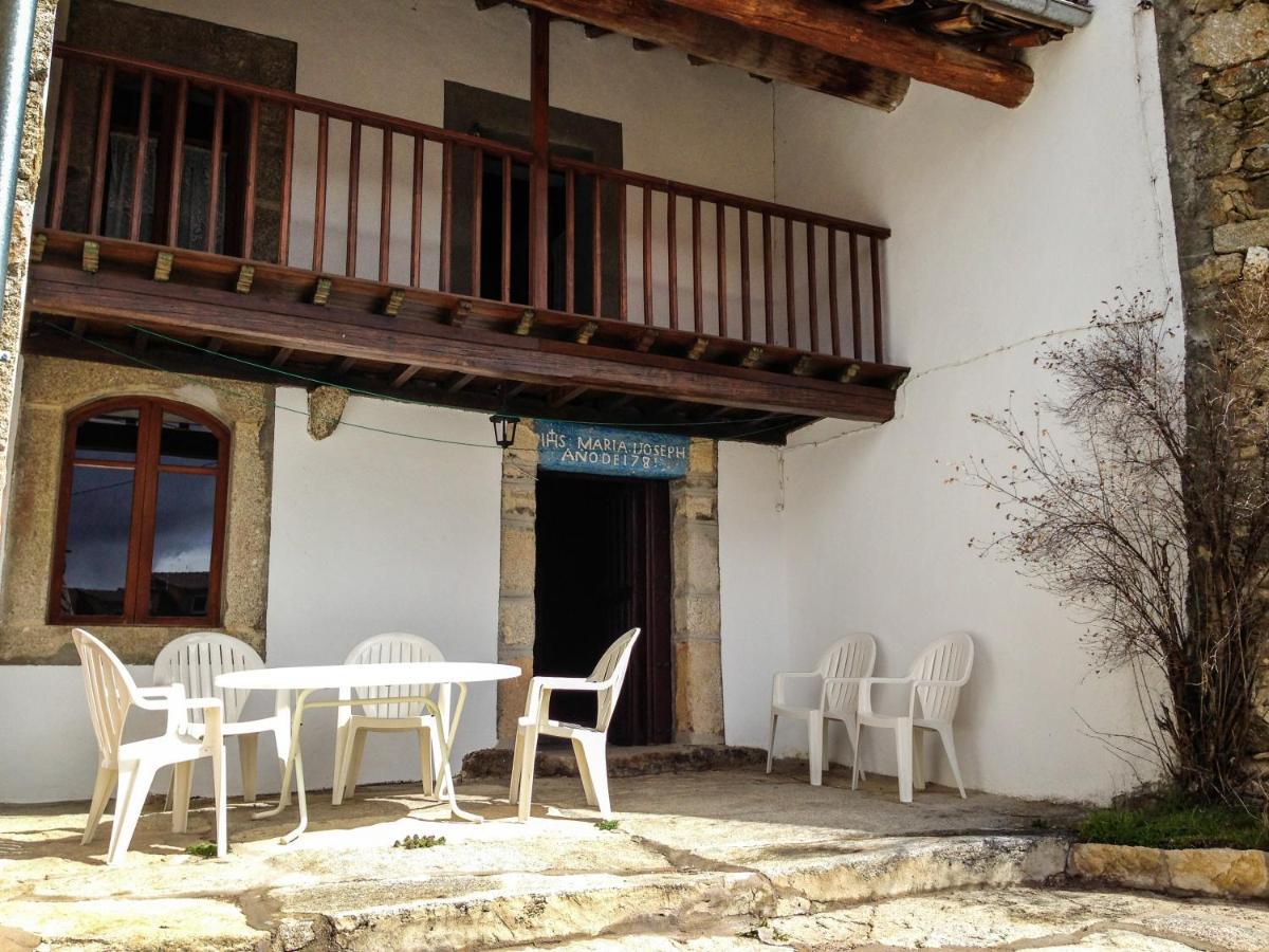 La Casa Del Abuelo Guest House Hoyos del Espino Exterior photo